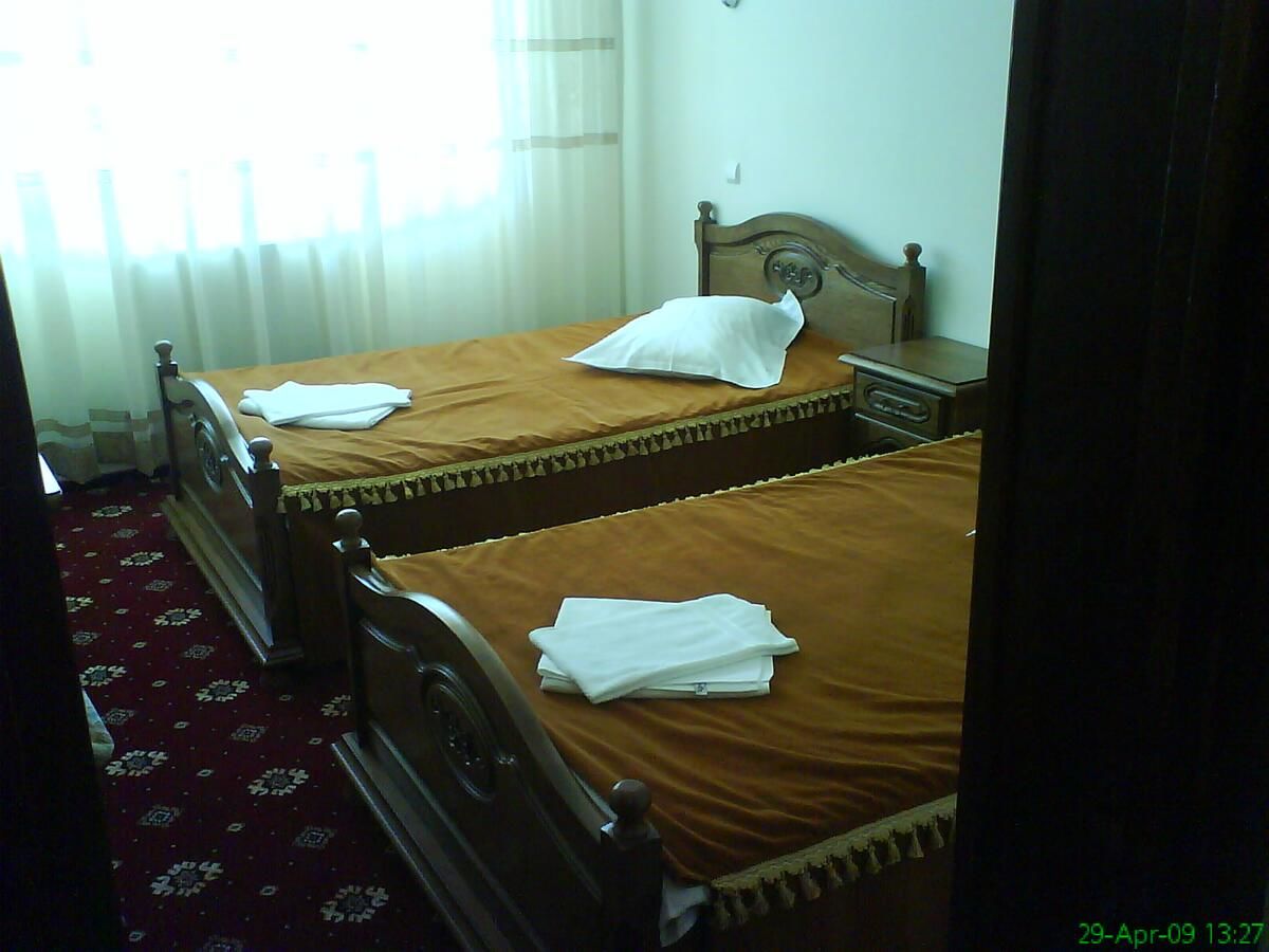 Отель Hotel Casa Pelerinul Дурэу-15